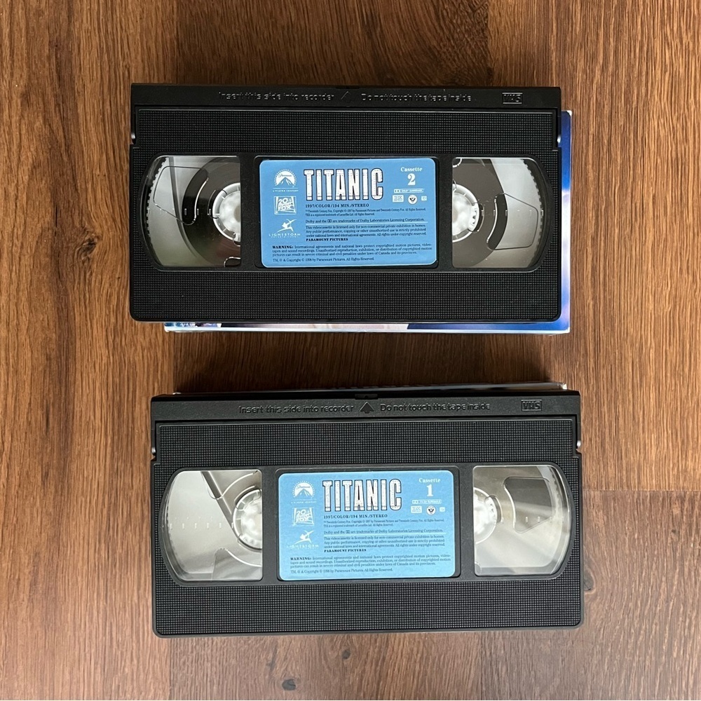 🎬 Titanic (1997) VHS 2-Tape Collector’s Set 💞 - Picture 10 of 10